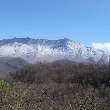 Majestic View Lodge, Amazing Views, Hot Tub, 1089 Free Tickets Each Paid Day, Dollywood And More